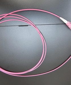 מחבר SFP מותאם למודולים אופטיים ומספק חיבור יציב