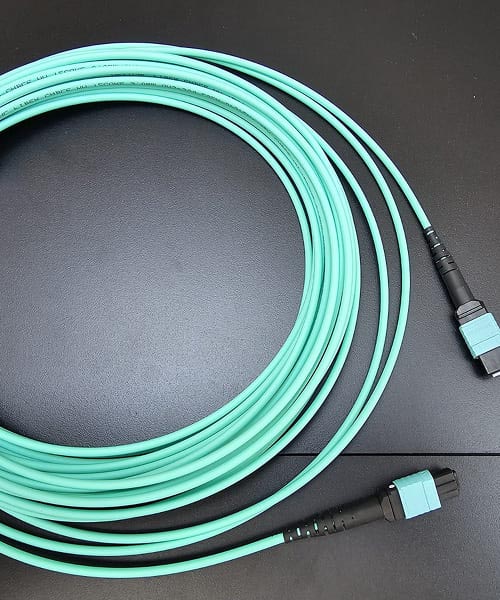 חיבור מהיר לסיבים אופטיים Data Center עם ציוד מתקדם